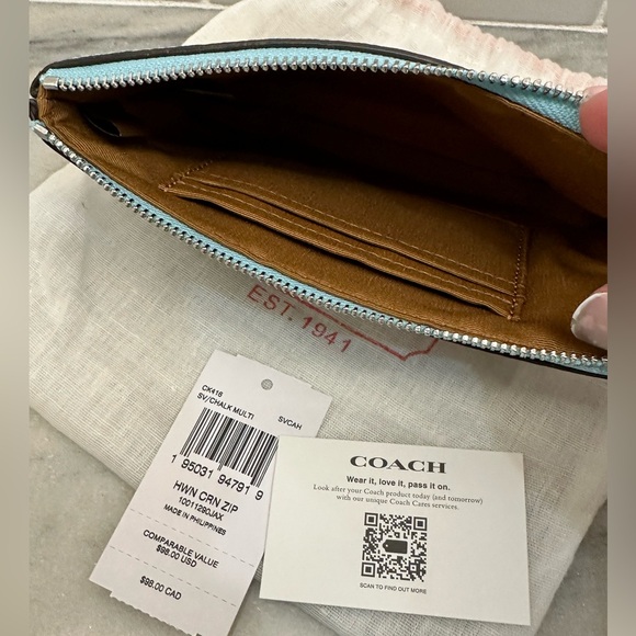 New Coach RARE Hawaiian palm trees corner zipped wristlet - Picture 3 of 5